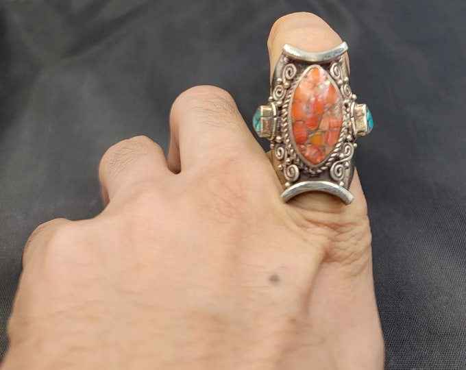 Vintage Beautiful Tibeten Silver Wonderful Natural Coral Stone