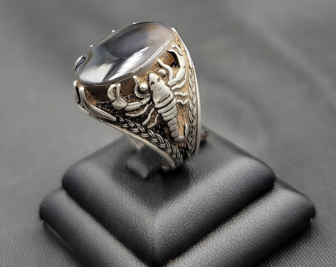 Near Eastern Antique Soild Silver Ring With Scorpion Carved Agate Ancient Stone