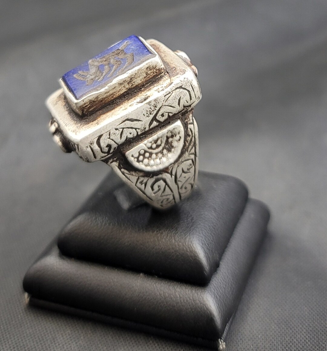 Vieille bague énorme en argent avec pierre Lapis Lazuli Bull Intaglio