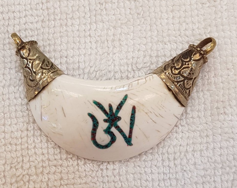 Ethnic Old Silver Wonderful Tibetan Sea Shell Pendant With Om Intagilo