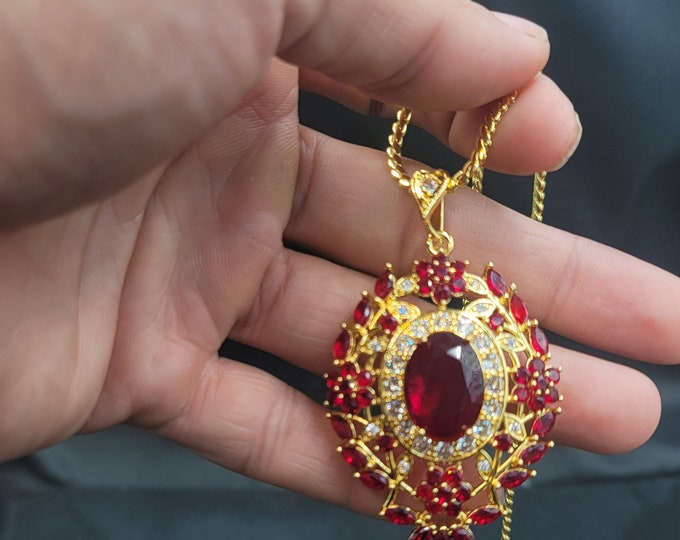 Vintage Beautiful Victorian Design Silver Gold Plated Pendant And Chain With Natural Red Garnet Stone
