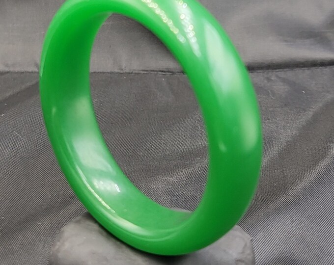 Super Gorgeous Good Quality Natural Green Jade Stone Bangle Stone Bangle
