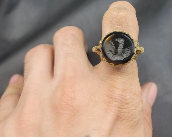 Bird INTAGLIO Unique Gold Gulit Beautiful Vintage Ring With Agate Stone