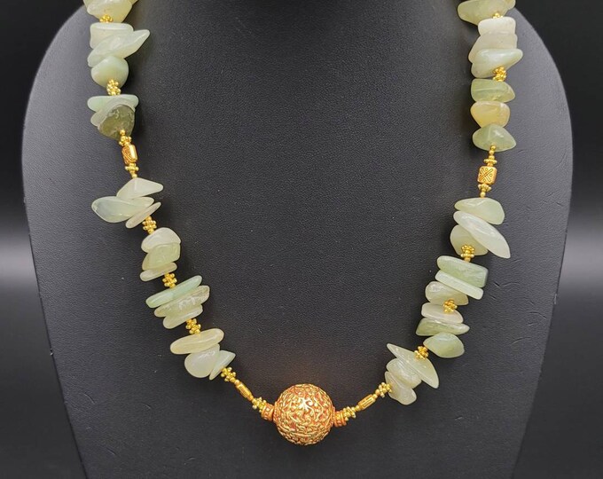 Natural Green Jade Stone Beautiful Necklace With Gold Gulding Tibeten Beads
