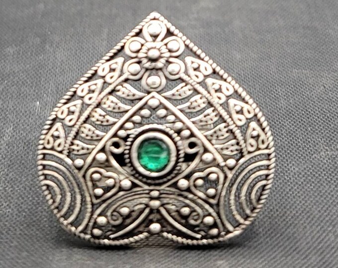 Vintage Old Silver Ring Near Eastern Vintage Ring With Green Jade Stone