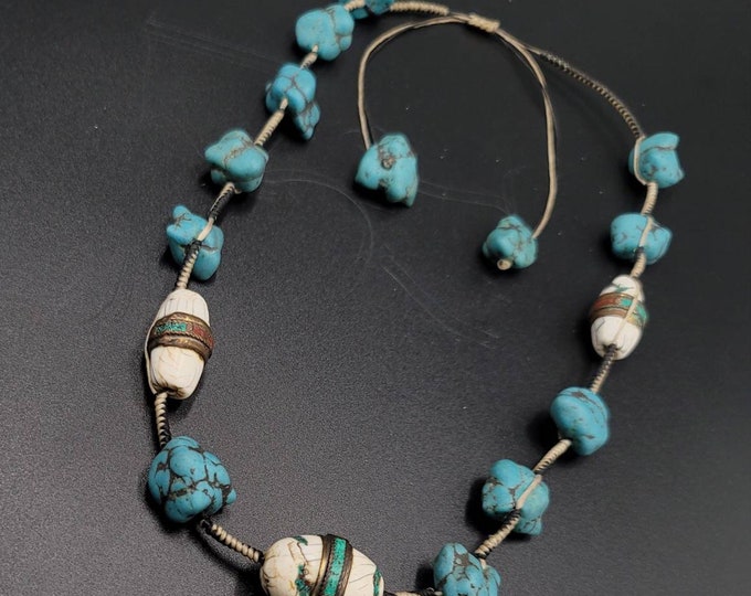 Amizing Rough Shape Natural Tibetan Old Turquoise Stone Necklace with White Stone Beads