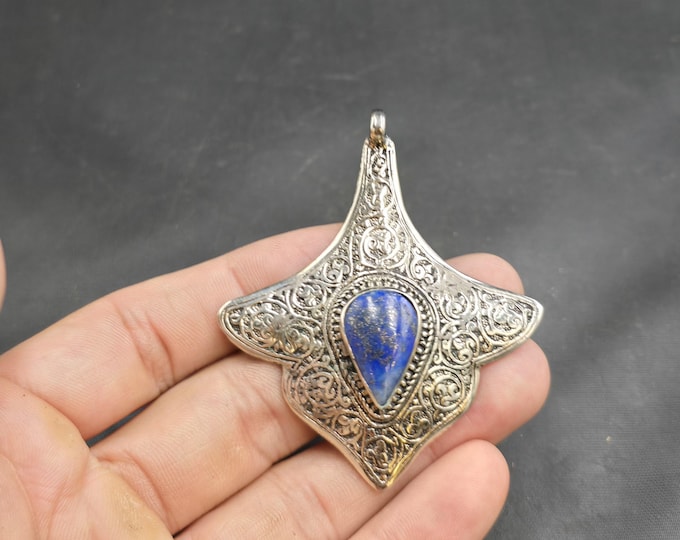 Beautiful Vintage Silver Near Eastern Pendant With Natural Lapis Lazuli Stone