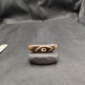 Amuleto de protección poderoso con forma de ojo antiguo y banda, único y raro, de piedra de ágata antigua. imagen 9