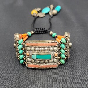 Vintage Einzigartiges altes Silber Boho Tibeten Armband mit natürlichem Türkis und Koralle