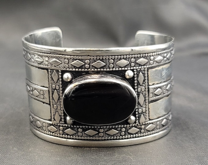 Beautiful Vintage Silver Mid Century Near Eastern Bangle / Bracelet With Natural Lapis Lazuli Stone