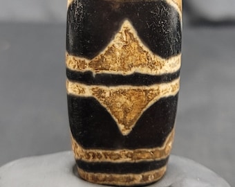 Old Ancient Tibetan Himalayan Spiritual Amulet Mountains Dzi Agate Bead Pendant