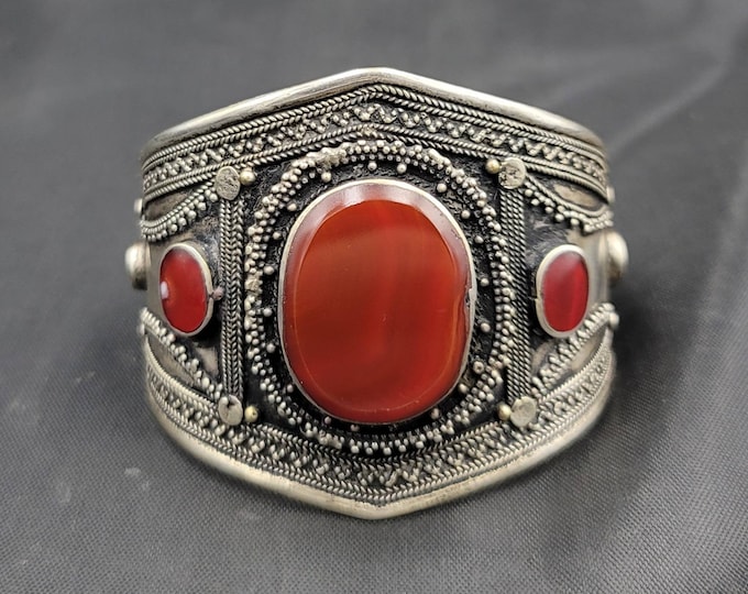 Mid Century Beautiful Vintage Silver  Bangle / Bracelet With Natural Agate Stone