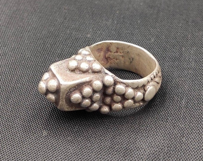 Yemani Old Rare and Unique Design Silver Soild Silver Antique Ring