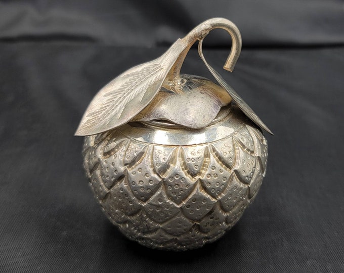 Handmade Vintage Northern Thailand Pineapple Shape Beautiful Silver Box