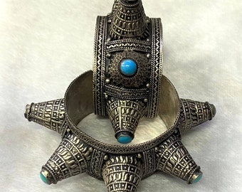 1 Pairs Wonderful Statement Boho Design Beautiful Old Silver Tubal Cuff Bracelet With Turquoise Stone