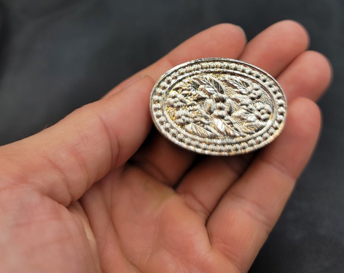 Beautiful Vintage Silver Handmade Carved Northern Thailand Silver Pill Box