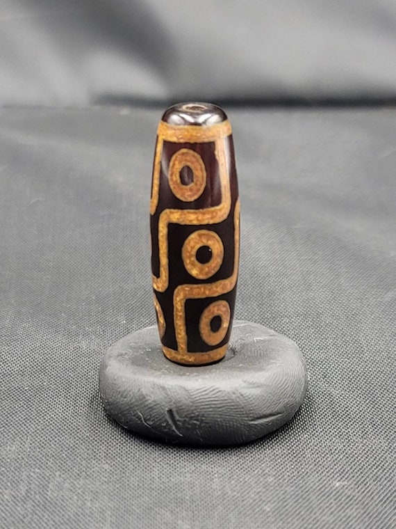 インド産ヒマラヤ瑪瑙のビーズ：古代の目のモチーフ（40 mm） - Etsy 日本