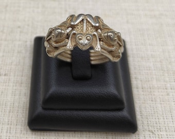 Handmade Silver Frog Ring: Vintage Near Eastern Jewelry, Size 8