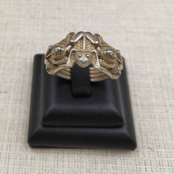 Handmade Silver Frog Ring: Vintage Near Eastern Jewelry, Size 8