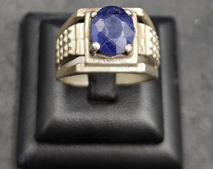 Beautiful High Quality Vintage Sapphire Gemstones Authentic Handmade Ring