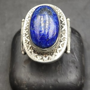 Beautiful Antique Near Eastern Silver Ring With Natural Lapis Lazuli Stone