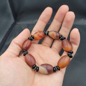 Bracciale antico in pietra di agata rossa: perline di pietre preziose dello Yemen, 8 cm