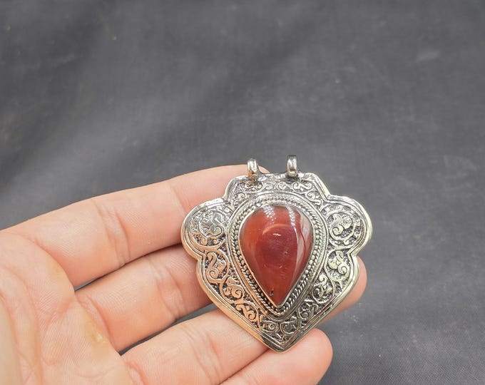 Handmade Vintage Authentic Silver Near Eastern Beautiful Handmade Pendant With Natural Agate Stone