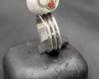 Vintage Tibetan Silver Ring: Shell & Coral Gemstone, Size 9