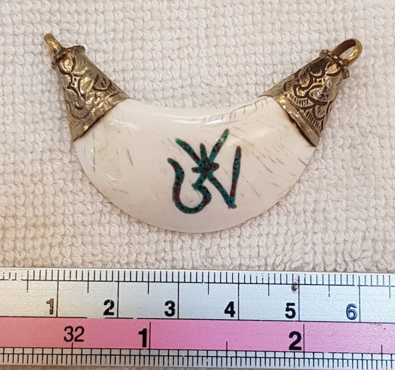 Ethnic Old Silver Wonderful Tibetan Sea Shell Pendant With Om Intagilo