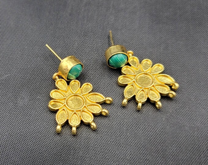 Vintage Gokd Gulding Beautiful Handmade Earrings With Green Malachite Stone