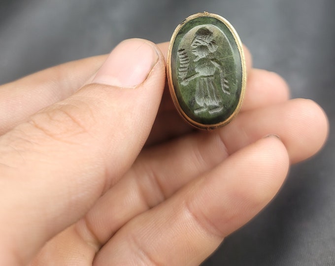 Near Eastern Vintage Gold Plated Old RING With Jade Stone Greek Worries Intaglio