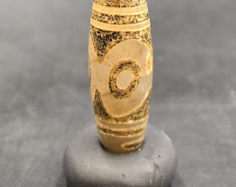 Ancient 1200 BC Indo Tibeten Himaliyan Dzi Motif Eyes Amulet Bead