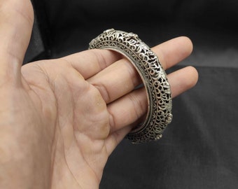 Vintage Lovely Handicraft Unique Carved Tibeten Old Silver
