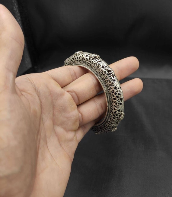 Vintage Lovely Handicraft Unique Carved Tibeten Old Silver