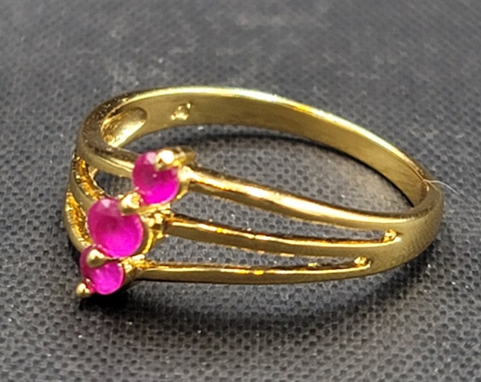 Beautiful Vintage Silver Gold Gulit Ring With Natural Ruby Gemstone