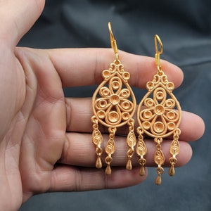 Handgemaakte vergulde hangoorbellen: vintage stijl