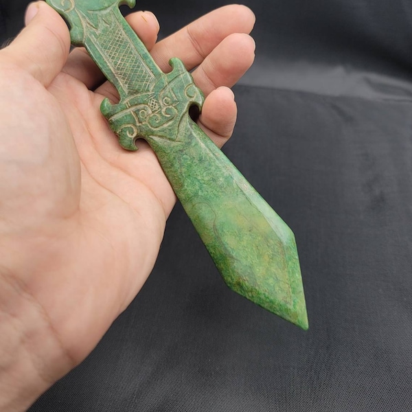 Altes Grünes Jade-Stein Einzigartiges Tibetisches Schwertmesser Mit Glücklichem Drogon Griff