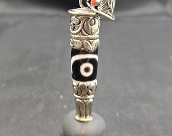Vintage Dzi Agate Eyes Silver Pendant: Ancient Bead