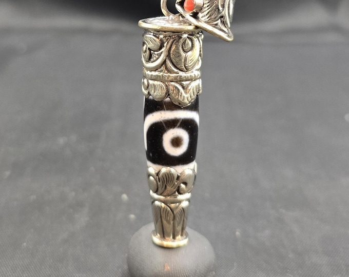 Vintage Dzi Agate Eyes Silver Pendant: Ancient Bead