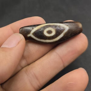 Amuleto de protección poderoso con forma de ojo antiguo y banda, único y raro, de piedra de ágata antigua. imagen 2