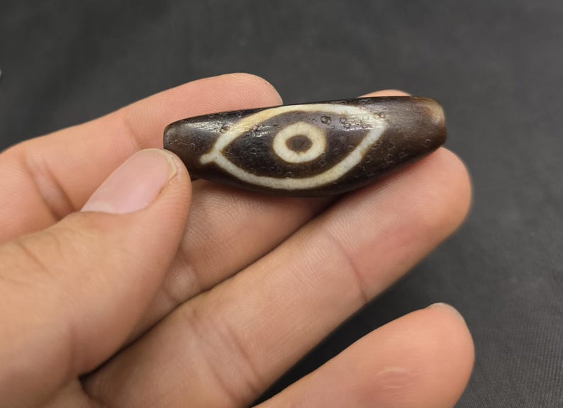 Amuleto de protección poderoso con forma de ojo antiguo y banda, único y raro, de piedra de ágata antigua. imagen 2
