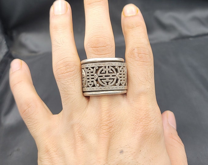 Beautiful Vintage Tibeten Silver Wonderful Stress Relief Beautiful Soild Ring