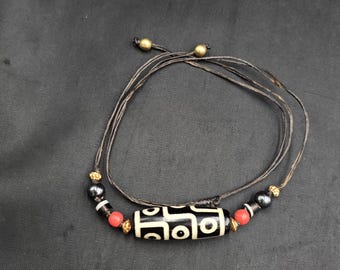Ancient Tibetan Dzi Bead Necklace: Agate,