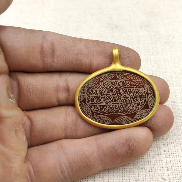 Ancient Agate Stone Quranic Blessing Verses Calligraphy Pendant