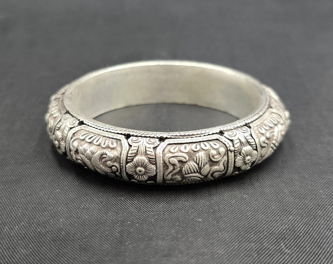 Beautiful Vintage Soild Silver Tibeten Handmade Authentic Lucky Carved Bangle /Bracelet