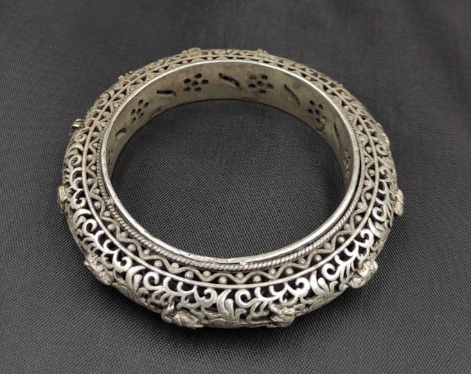 Vintage Lovely Handicraft Unique Carved Tibeten Old Silver Bangle/ Bracelet