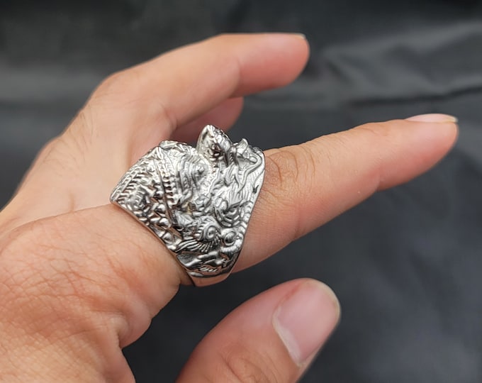 Beautiful Vintage Silver Handmade Thailand Temple Loin Unique Ring