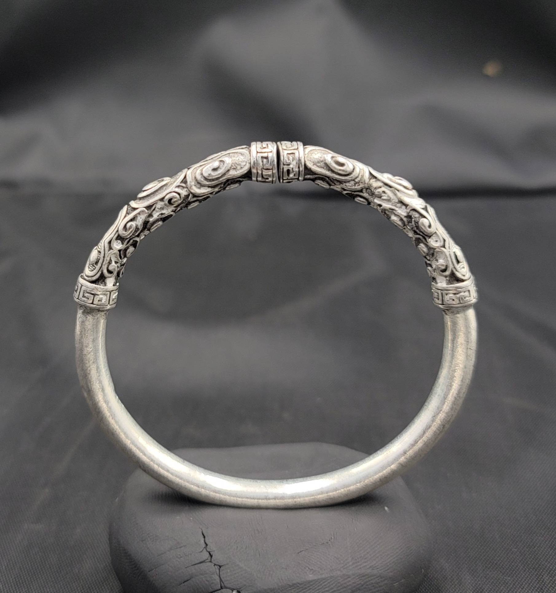 Vintage Beautiful Carved Tibeten Silver Bracelet Bangle