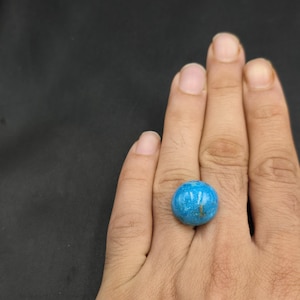 27カート リングやその他のジュエリー作りに最適な、美しい品質の天然ターコイズ原石