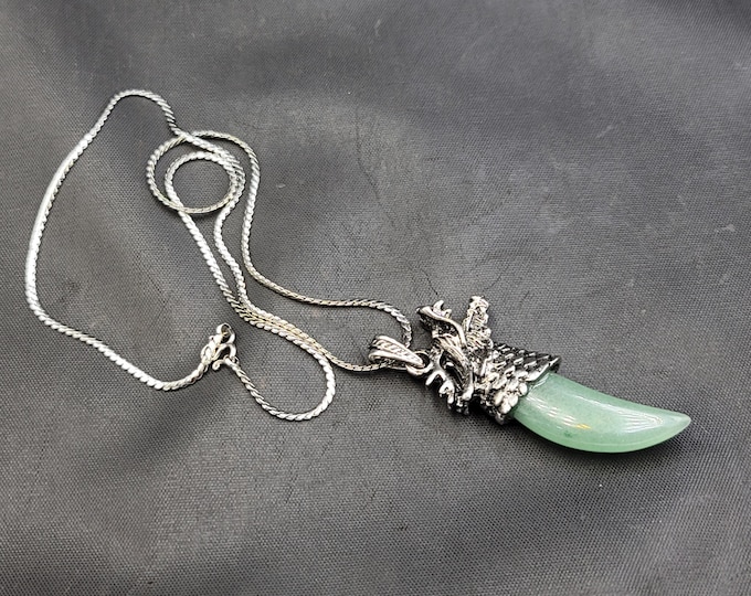 Beautiful Natural Green Jade Stone Sterling Silver Vintage Loin Pendant With Sterling Silver Chain